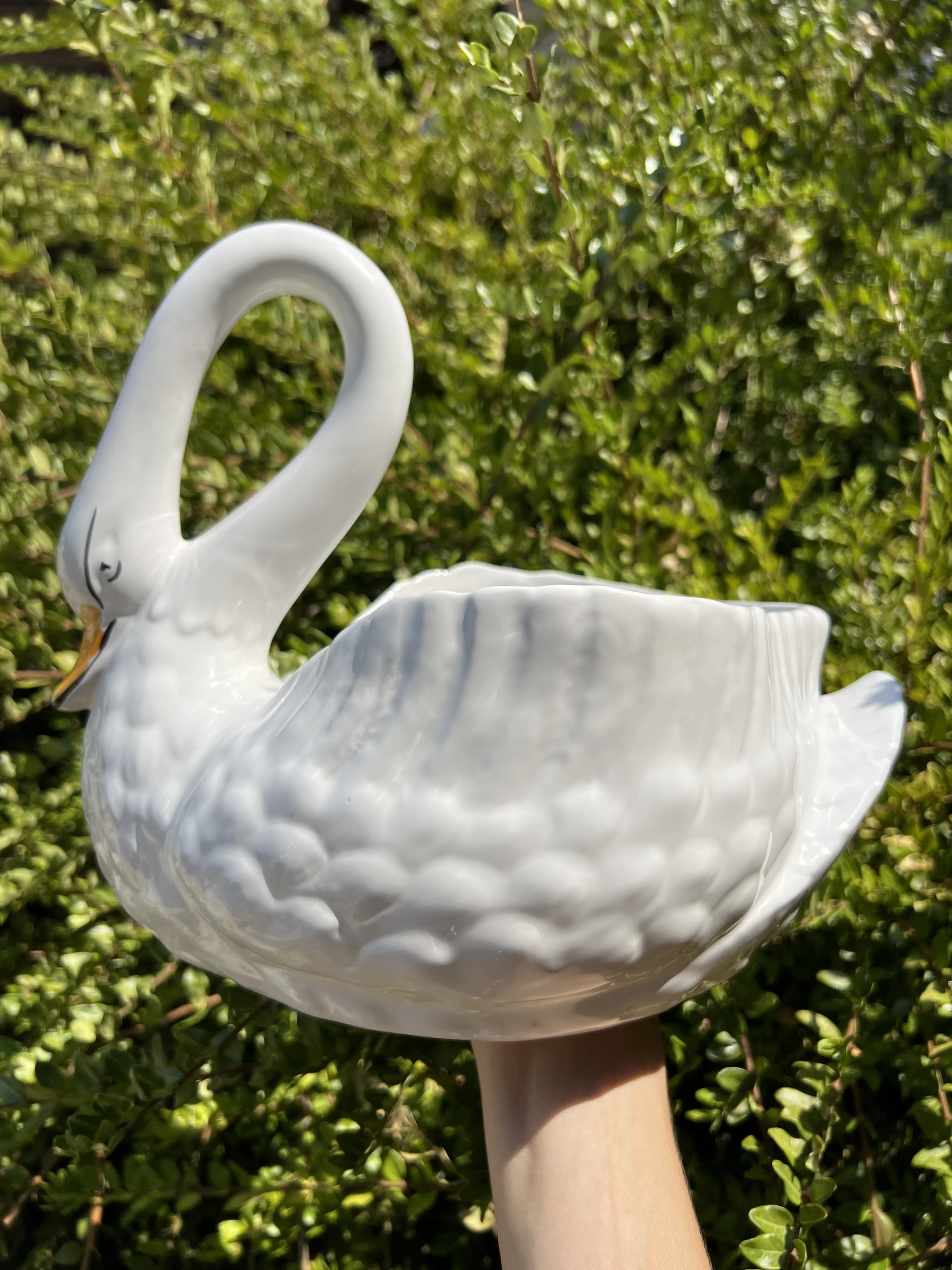 🦢 Vintage white ceramic swan cut – Decor, catch-all and flower pot cover – photo 7